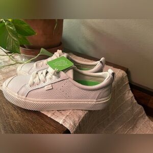 Cariuma White and Green Sneakers
